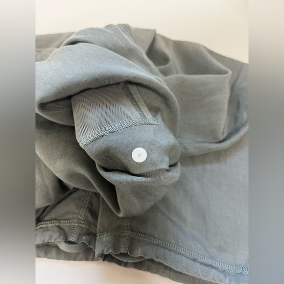 Lululemon Post  Power Crop
Earl Grey / Heathered Earl Grey - Picture 10 of 10